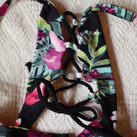 NWT Sz 36B Swimwear Separates Bikini Top - Picture 4 of 4